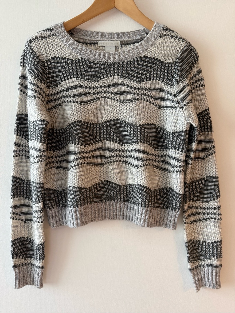 DESIGN HISTORY Grey Wave Pattern Wool Blend Knit Sweater Size S